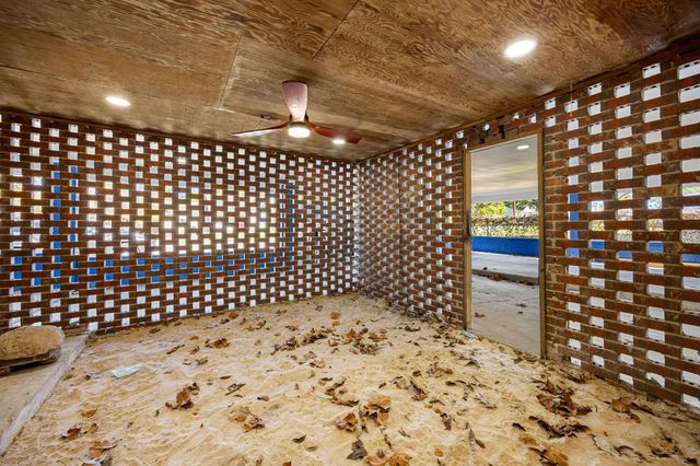 811 W Calhoun Street, Livingston, TX 77351