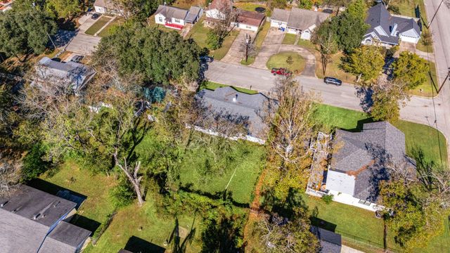 811 W Calhoun Street, Livingston, TX 77351