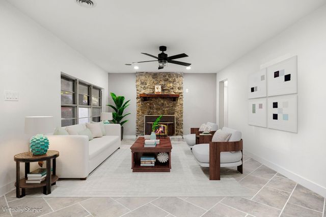 811 W Calhoun Street, Livingston, TX 77351