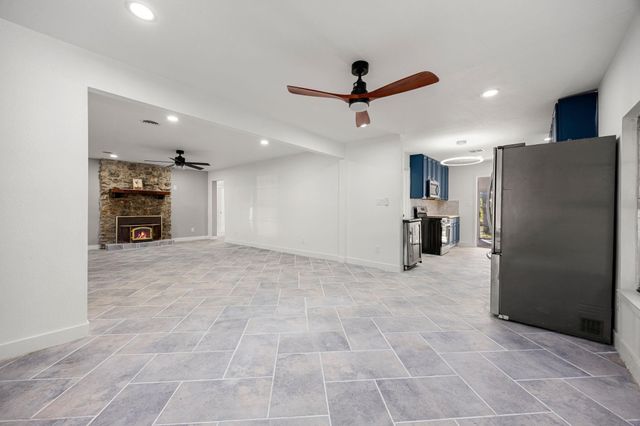 811 W Calhoun Street, Livingston, TX 77351