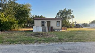 402 W Wichita Street, Bowie, TX 76230