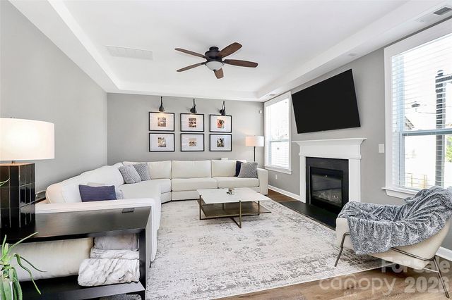 5519 Hubbard Point Drive, Charlotte, NC 28269