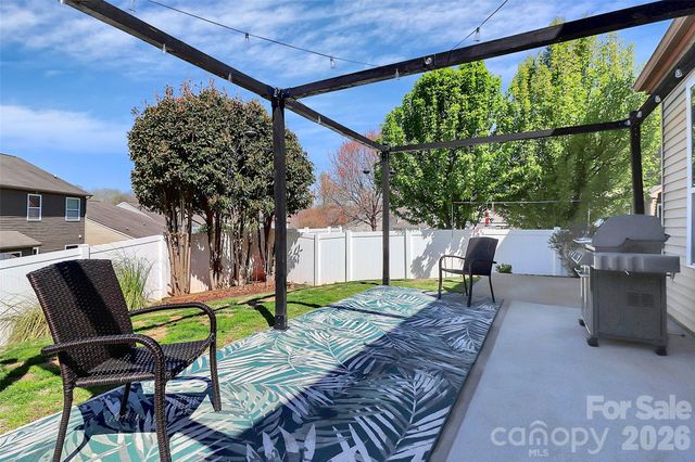 5519 Hubbard Point Drive, Charlotte, NC 28269