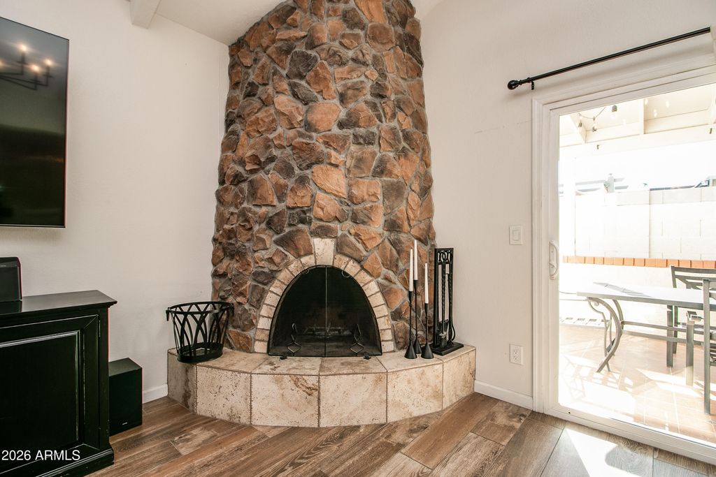 Image 11 of property listing at 7631 E MEDLOCK Drive, Scottsdale, AZ 85250