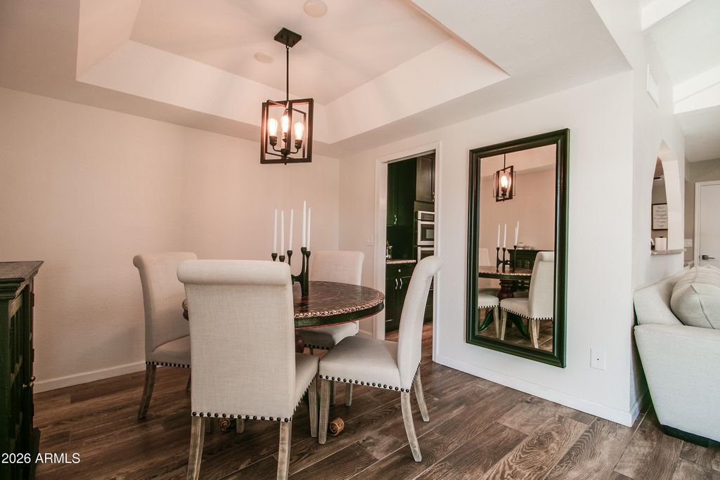 Image 12 of property listing at 7631 E MEDLOCK Drive, Scottsdale, AZ 85250