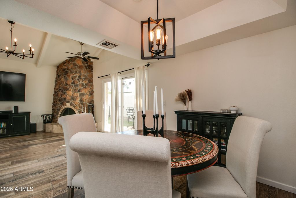 Image 15 of property listing at 7631 E MEDLOCK Drive, Scottsdale, AZ 85250