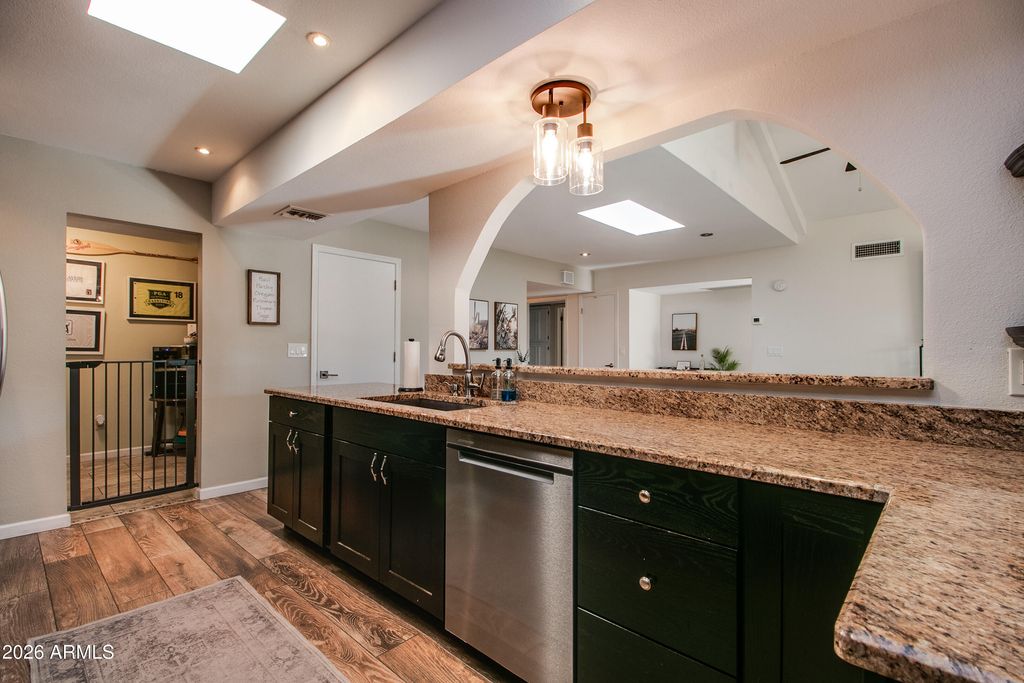 Image 16 of property listing at 7631 E MEDLOCK Drive, Scottsdale, AZ 85250