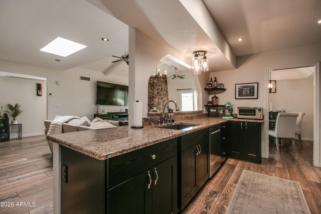 Image 19 of property listing at 7631 E MEDLOCK Drive, Scottsdale, AZ 85250
