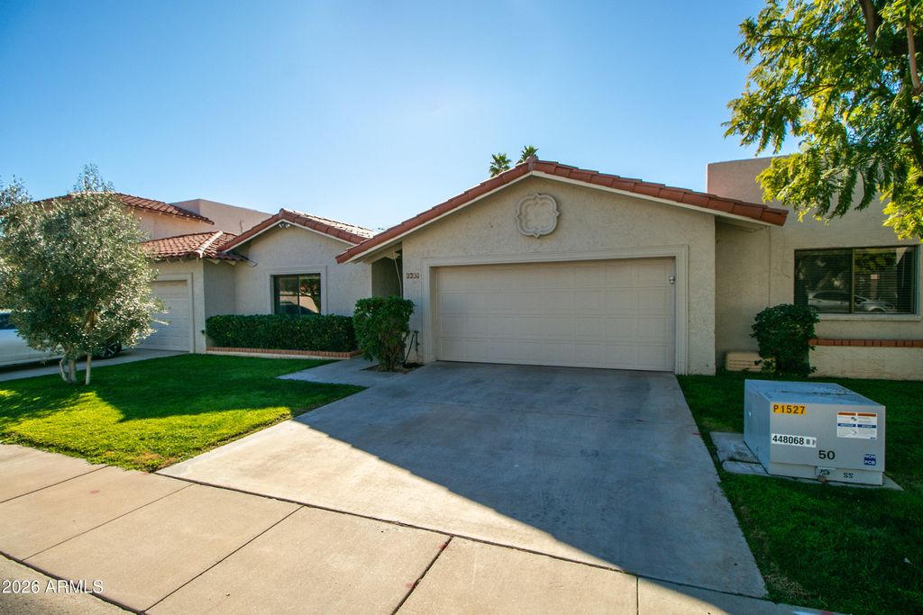 Image 2 of property listing at 7631 E MEDLOCK Drive, Scottsdale, AZ 85250