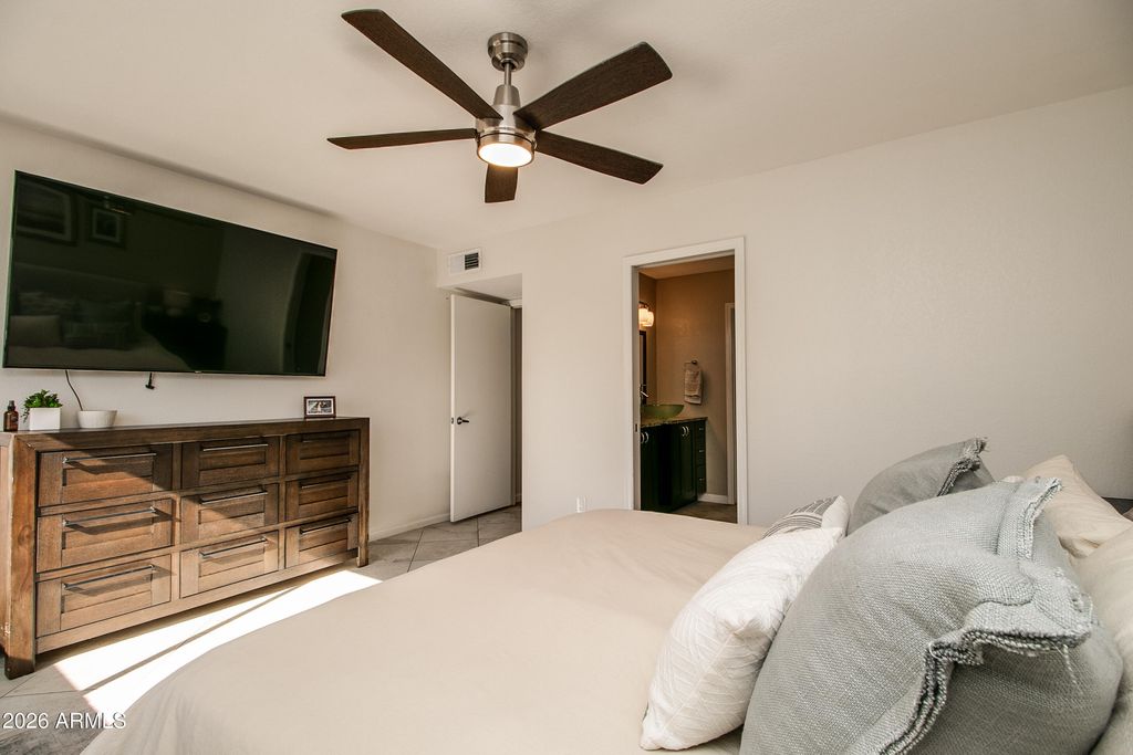 Image 24 of property listing at 7631 E MEDLOCK Drive, Scottsdale, AZ 85250