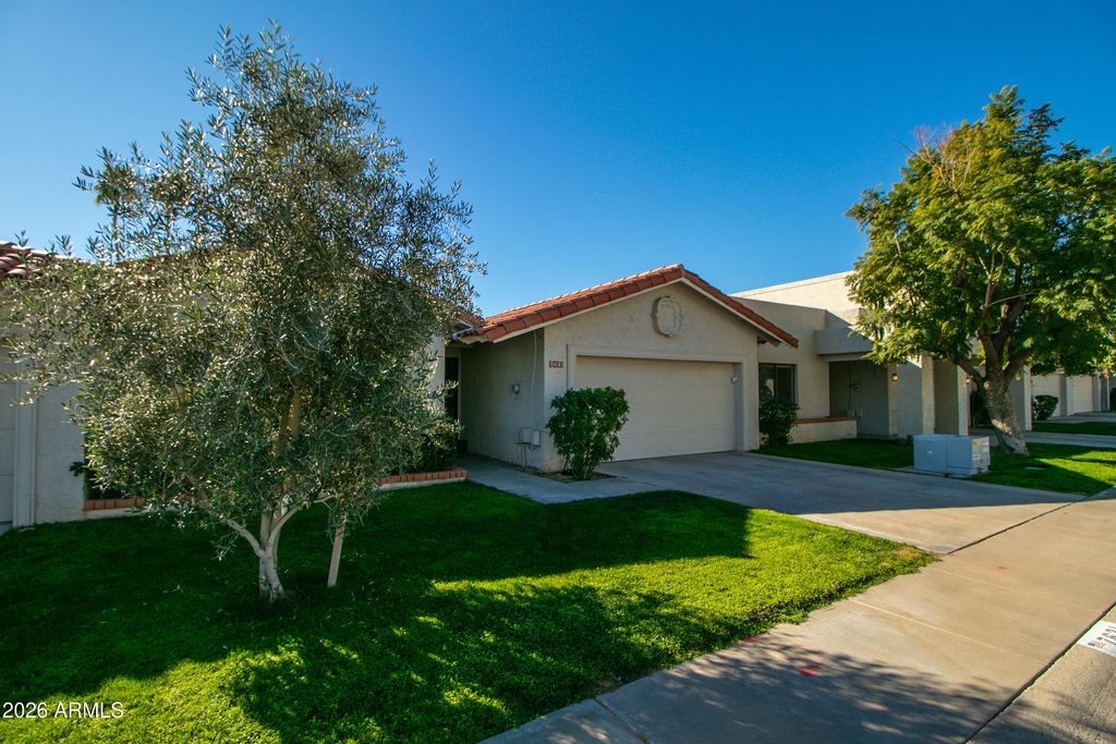 Image 3 of property listing at 7631 E MEDLOCK Drive, Scottsdale, AZ 85250