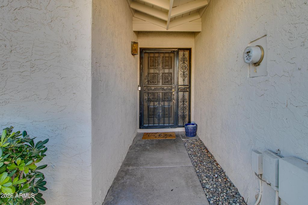 Image 4 of property listing at 7631 E MEDLOCK Drive, Scottsdale, AZ 85250