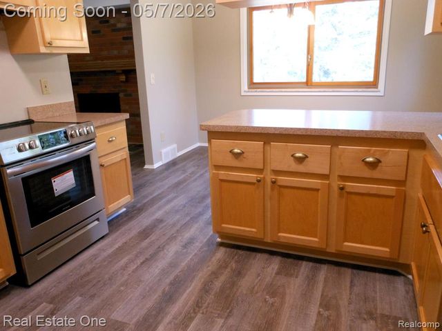 980 Oxbow Lake Road, White Lake, MI 48386