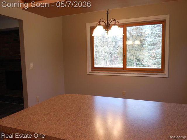 980 Oxbow Lake Road, White Lake, MI 48386