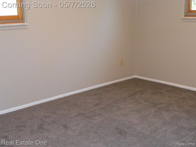 980 Oxbow Lake Road, White Lake, MI 48386