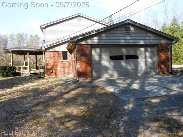 980 Oxbow Lake Road, White Lake, MI 48386