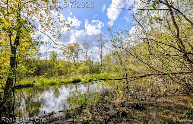 980 Oxbow Lake Road, White Lake, MI 48386