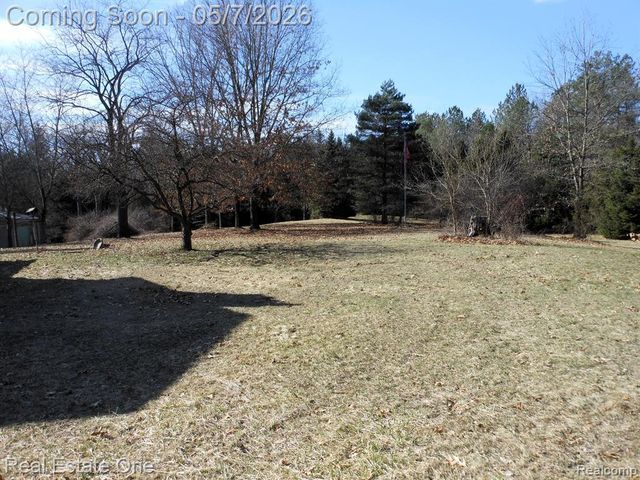 980 Oxbow Lake Road, White Lake, MI 48386