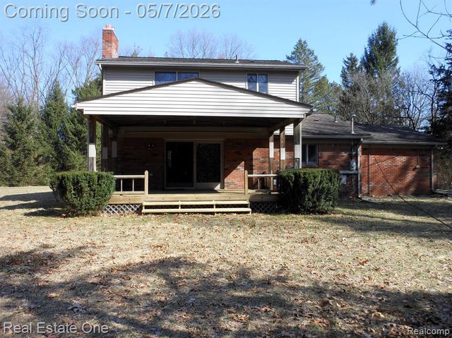 980 Oxbow Lake Road, White Lake, MI 48386