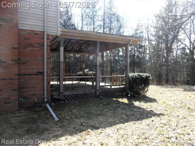 980 Oxbow Lake Road, White Lake, MI 48386
