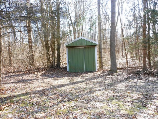 980 Oxbow Lake Road, White Lake, MI 48386