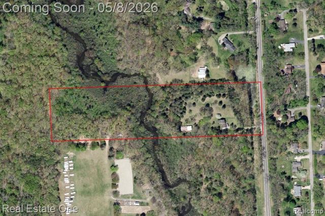 980 Oxbow Lake Road, White Lake, MI 48386