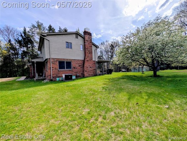 980 Oxbow Lake Road, White Lake, MI 48386