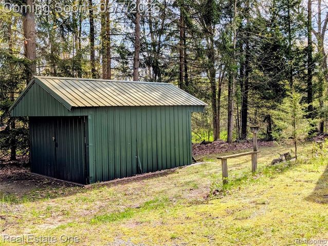 980 Oxbow Lake Road, White Lake, MI 48386
