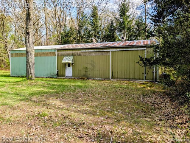 980 Oxbow Lake Road, White Lake, MI 48386