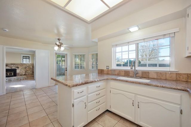 5831 Hesper Way, Carmichael, CA 95608