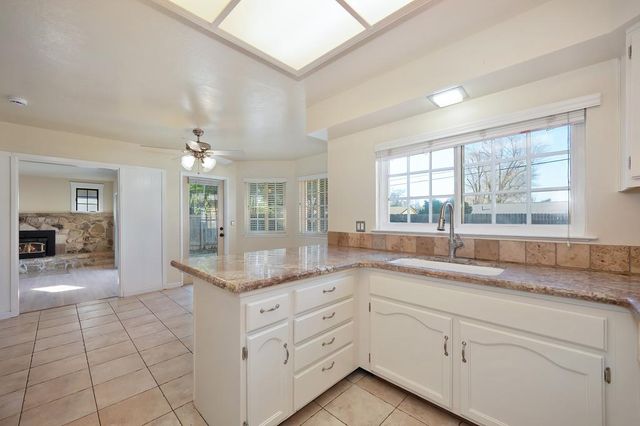 5831 Hesper Way, Carmichael, CA 95608