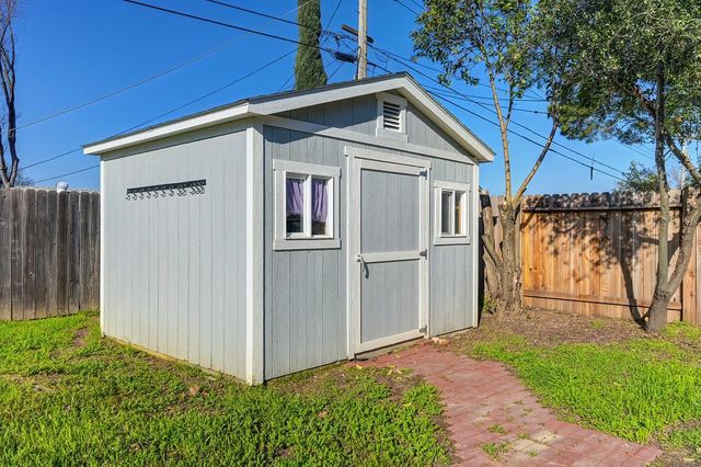 5831 Hesper Way, Carmichael, CA 95608