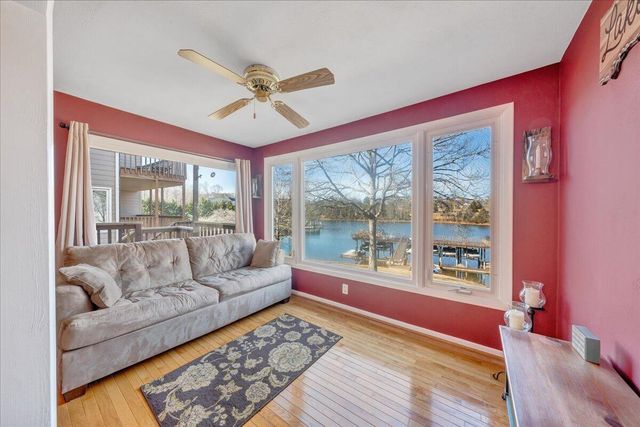 287 Waterside DR, Moneta, VA 24121