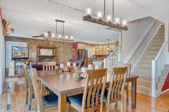 287 Waterside DR, Moneta, VA 24121