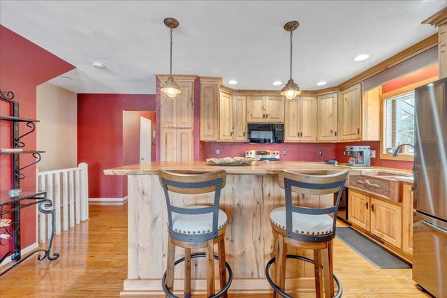 287 Waterside DR, Moneta, VA 24121