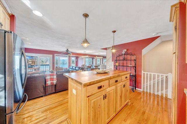 287 Waterside DR, Moneta, VA 24121