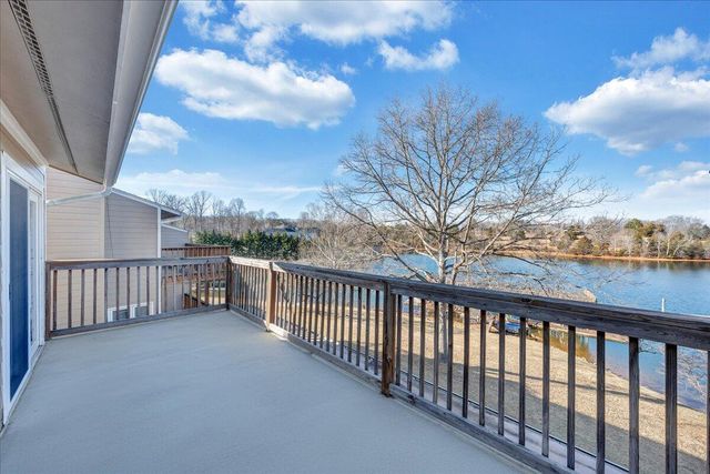 287 Waterside DR, Moneta, VA 24121