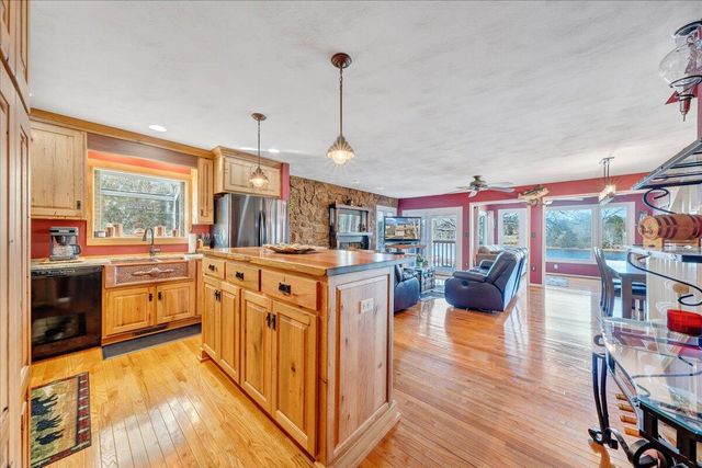 287 Waterside DR, Moneta, VA 24121