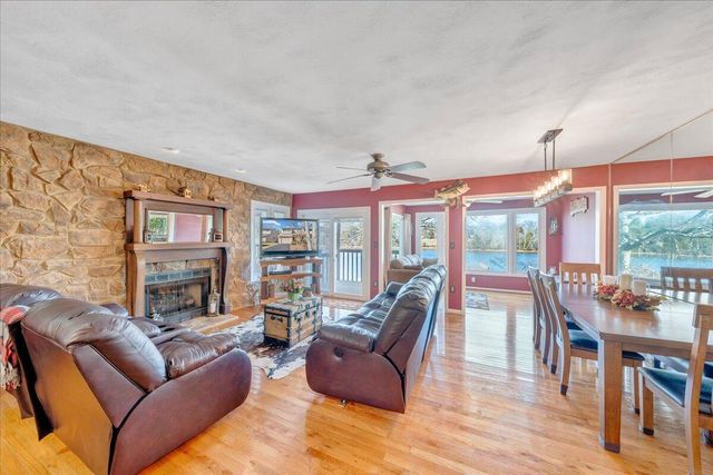 287 Waterside DR, Moneta, VA 24121