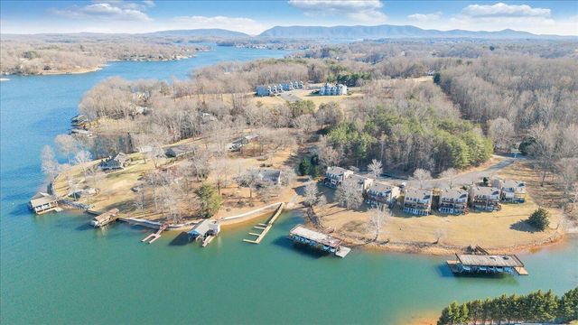 287 Waterside DR, Moneta, VA 24121