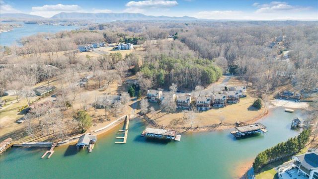 287 Waterside DR, Moneta, VA 24121