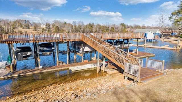 287 Waterside DR, Moneta, VA 24121