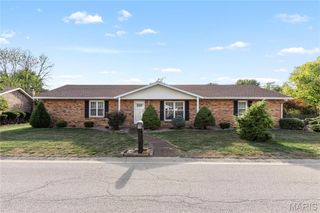 403 Flagstone Drive, Belleville, IL 62221