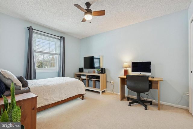 3083 MAIN ST, Green Lane, PA 18054