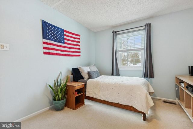 3083 MAIN ST, Green Lane, PA 18054