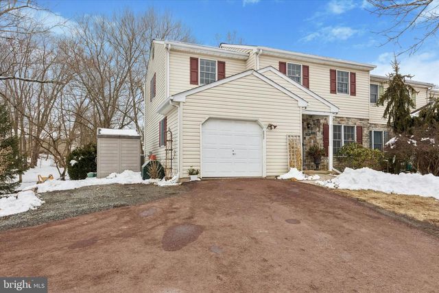 3083 MAIN ST, Green Lane, PA 18054