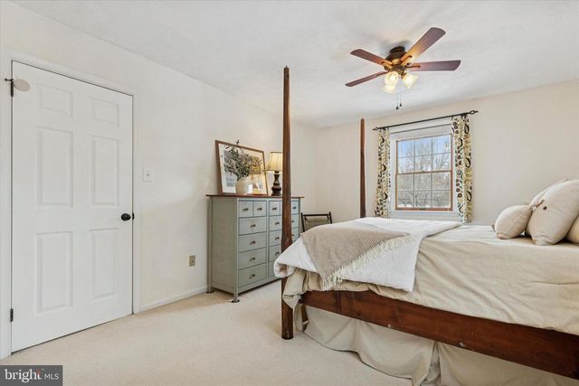 3083 MAIN ST, Green Lane, PA 18054