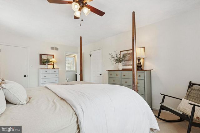 3083 MAIN ST, Green Lane, PA 18054