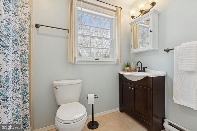 3083 MAIN ST, Green Lane, PA 18054