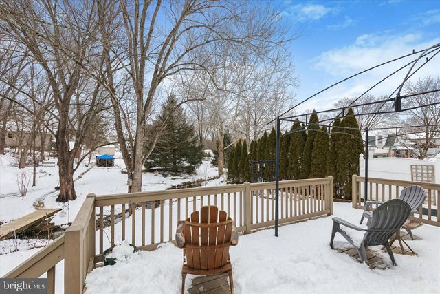 3083 MAIN ST, Green Lane, PA 18054